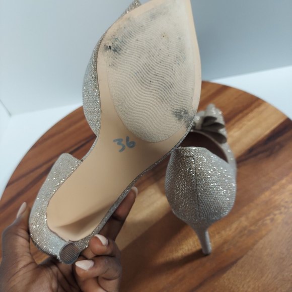 Betsey Johnson Womens paris D'orsay size 7 Gold Sparkle Evening Pumps bows - Picture 8 of 12